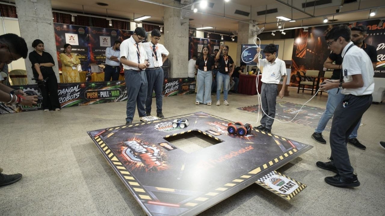 Teams competing on the Robo-War arena